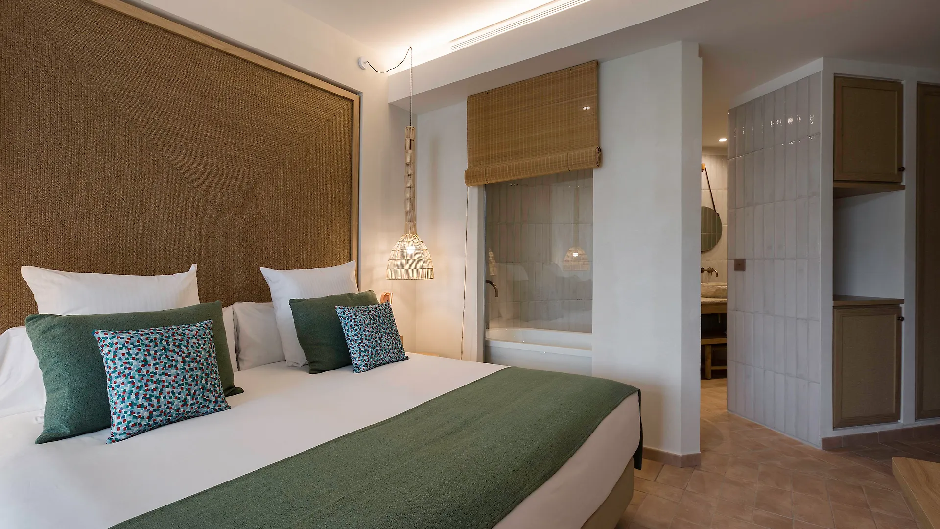 ***** Hotel Cala San Miguel Ibiza Resort, Adults Only, Curio Collection By Hilton Port de Sant Miguel Espagne