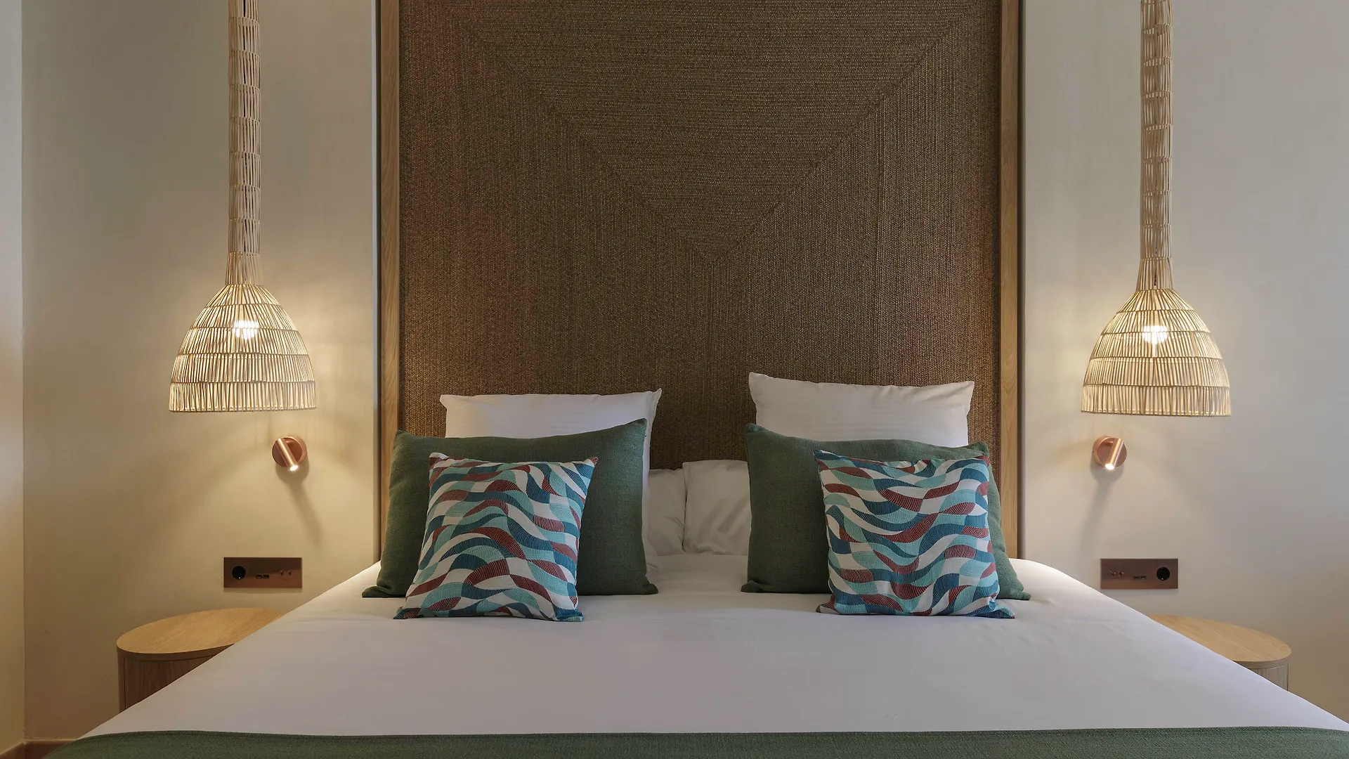 Cala San Miguel Ibiza Resort, Adults Only, Curio Collection By Hilton Port de Sant Miguel 5*,